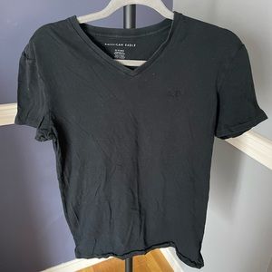 American eagle black v-neck tshirt x- small